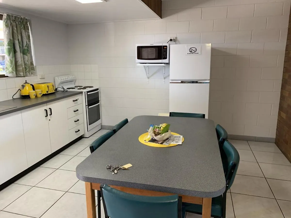 Sandpiper Motel Sarina Hotel